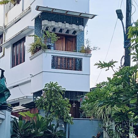 Dion Homestay Kochi ภายนอก รูปภาพ